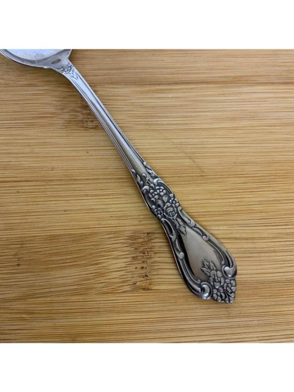 Oneida Distinction Deluxe Kennett Square 4 Soup Spoons Discontinued Flatware